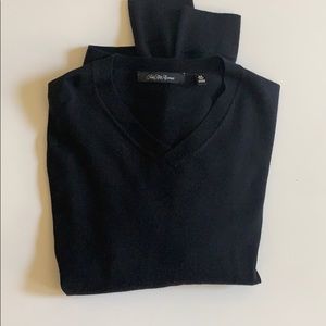 Men’s Saks v- neck